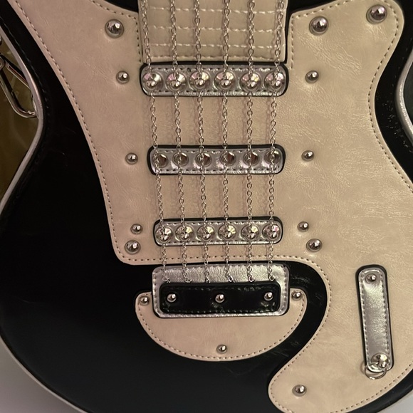 Guitar style purse, crossbody detachable strap. This is NWOT, please see photos - Picture 3 of 11